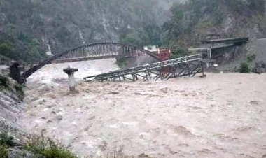Devastating rain in Uttarakhand : भारी बारिश से 34 की मौत, नैनी झील उफनी, हेलिकॉप्टर से हो रहा रेस्क्यू, सीएम धामी ने किया हवाई सर्वे, पीएम ने ली हालात की जानकारी