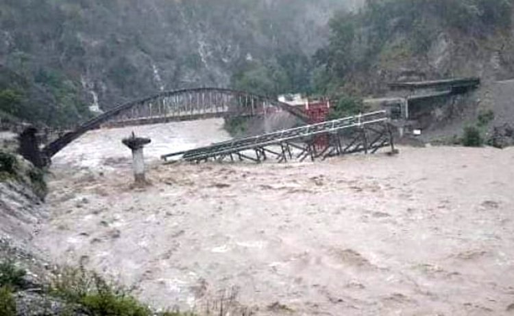 Devastating rain in Uttarakhand : भारी बारिश से 34 की मौत, नैनी झील उफनी, हेलिकॉप्टर से हो रहा रेस्क्यू, सीएम धामी ने किया हवाई सर्वे, पीएम ने ली हालात की जानकारी