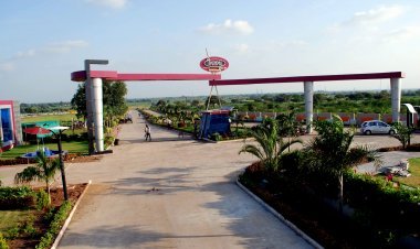 ड्रीम सिटी में आशियाना बनाने का देखा था सपना, विक्रेता की नीयत पर शंका होने पर DM से लगाई गुहार तो मिल गया 98 हजार रु. का चेक