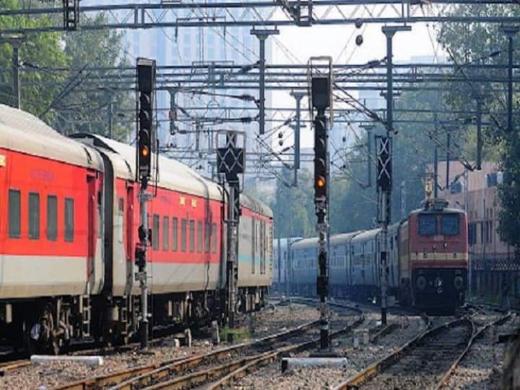 Indian Railway Jobs 2022: भारतीय रेलवे में नौकरी करने के इच्छुकों के लिए सुनहरा मौका, आज ही करें आवेदन