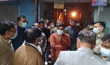 गुड न्यूज : चांदनी चौक क्षेत्र में बनेगा पे एंड यूड टॉयलेट और पार्किंग, रात को शहर की समस्याएं जानने निकले कलेक्टर ने निगम आयुक्त को दिए निर्देश