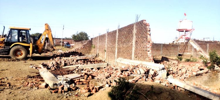 प्रशासन के दल ने मथुरी में 0.700 हेक्टेयर सरकारी जमीन से हटाए 39 अवैध निर्माण, 1.69 करोड़ रुपए की है जमीन
