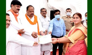 जिला प्रभारी मंत्री भदौरिया ने अंकुर अभियान में उत्कृष्ट कार्य करने वाले 23 वायुदूतों को प्राणवायु अवॉर्ड से किया सम्मानि