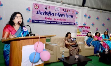 ‘महिलाएं शक्ति का रूप है, एक साथ घर-बाहर दोनों की जिम्मेदारियां निभाना जानती हैं, ईश्वर ने यह सामर्थ्य महिलाओं को ही दिया है, अपनी शक्ति पहचानें'