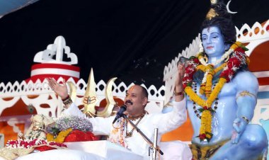 भगवान धन, सत्ता, वैभव से कभी नहीं रीझता, केवल तुम्हारा मन चाहिए, सत्ता के मोह को छोड़ अच्छे कर्म करो - पं. श्री प्रदीप मिश्रा