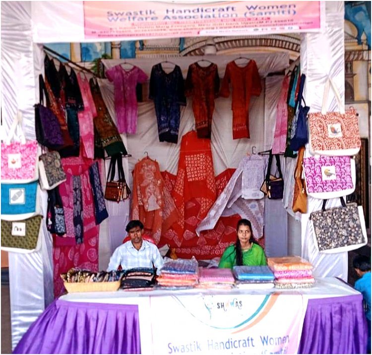 वोकल फॉर लोकल : ‘एक स्‍टेशन एक प्रोडक्‍ट’ के तहत उज्‍जैन रेलवे स्‍टेशन पर भेरूगढ़ प्रिंट वाले कपड़ों की लगी स्‍टॉल, महिला स्व-सहायता 15 अप्रैल तक करेगी संचालन 