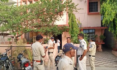 वरिष्ठ सहकारी नेता व एडवोकेट स्व. नरेंद्रसिंह पुरोहित के घर में संदिग्ध परिस्थिति में मिली युवक की लाश, बदबू फैलने के कारण पता चला