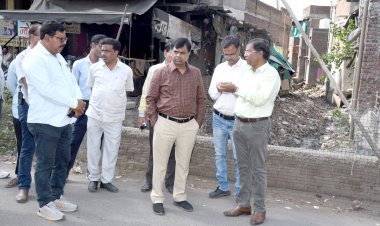 नाली की गंदगी दिखाई तो वाट्सएप ग्रुप से रिमूव कर दिया, कलेक्टर ने नाले में गंदगी का अंबार दिखाया तो क्या उन्हें जिले से बाहर करेंगे ?