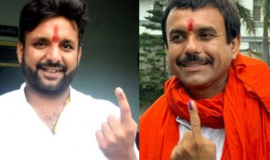 भाजपा महापौर प्रत्याशी प्रहलाद पटेल और कांग्रेस के मयंक जाट ने किया मतदान फिर शहर के हर बूथ पहुंच कर कार्यकर्ताओं का बढ़ाया हौसला