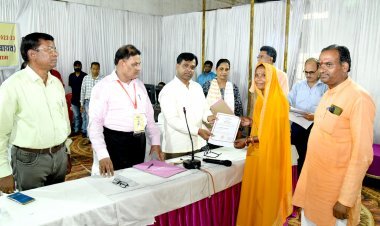 जिला पंचायत सदस्यों का हुआ सारिणीकरण, जिला निर्वाचन अधिकारी ने प्रतिनिधियों को प्रदान किए निर्वाचन प्रमाण-पत्र, सीलिंग का प्रशिक्षण 16 को