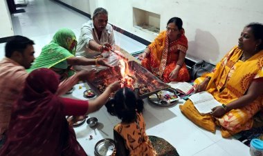 गृहे गृहे गायत्री यज्ञ : शेरपुर में एक साथ 30 घरों में हुआ गायत्री यज्ञ, गायत्री परिवार की रतलाम शाखा ने संपन्न कराई प्रक्रिया