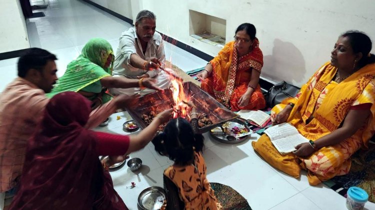 गृहे गृहे गायत्री यज्ञ : शेरपुर में एक साथ 30 घरों में हुआ गायत्री यज्ञ, गायत्री परिवार की रतलाम शाखा ने संपन्न कराई प्रक्रिया