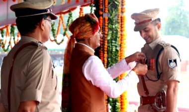 एसपी अभिषेक तिवारी को मिला राष्ट्रपति वीरता पदक, भोपाल में मुख्यमंत्री शिवराज सिंह चौहान ने किया सम्मानित, नक्सलियों से मुठभेड़ के लिए मिला सम्मान