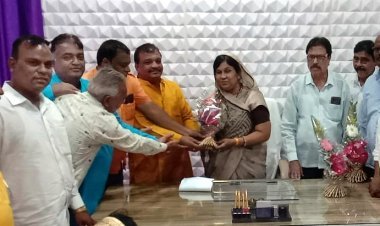 कांग्रेस पार्षद दल ने महापौर व निगम अध्यक्ष से की विशेष सम्मेलन बुलाने की मांग, कहा- सड़कों के रुके काम जल्दी शुरू करें