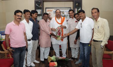 विधायक चेतन्य काश्यप के रेलवे अधिकारियों से चर्चा करते ही मिल गई प्याज व्यापारियों को राहत