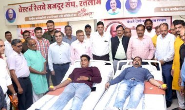 WRMS के पूर्व महामंत्री माहूरकर की स्मृति में लगा रक्तदान शिविर, 103 रेलकर्मियों व उनके परिवार के सदस्यों ने किया रक्तदान, अतिथि बोले- रक्तदान महादान है