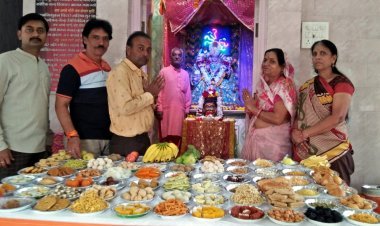 रतलाम : अंबे माता मंदिर में हुआ अन्नकूट, माता को लगे छप्पन भोग, भक्त हुए निहाल