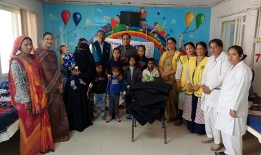 समाजसेवी काकानी की बात ऐसा असर कि अपना जन्मदिन मनाने के बजाय बच्चों के उपचार और मनोरंजन के लिए सामग्री भेंट कर दी