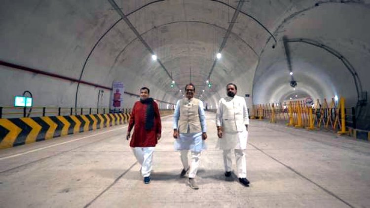 केंद्रीय मंत्री नितिन गडकरी ने रीवा में 7 राष्ट्रीय राजमार्ग परियोजनाओं व MP की पहली 2.28 किमी लंबी 6 लेन दोहरी सुरंग का उद्घाटन किया