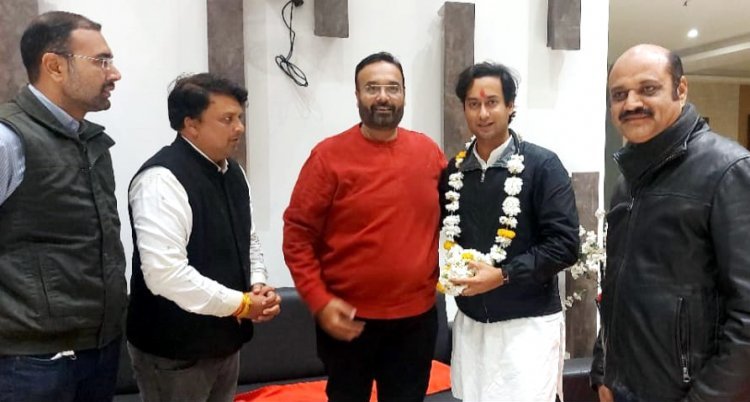 राघौगढ़ विधायक एवं पूर्व मंत्री जयवर्धन सिंह का शहर कांग्रेस उपाध्यक्ष शैलेंद्र सिंह अठाना मित्र मंडल ने किया स्वागत, रतलाम आने का दिया न्योता