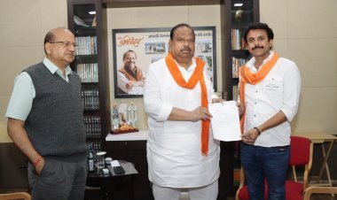 कचरा संग्रहण वाहन खरीदने के लिए विधायक काश्यप ने अपनी निधि से 25 लाख रुपए किए स्वीकृत, महापौर पटेल को सौंपा पत्र