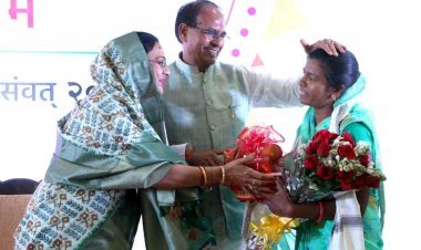 ईश्वर ने मुझे बहनों की जिंदगी बदलने के लिए मुख्यमंत्री बनाया, बेटियों के हाथ में बंदूक और डंडा दूँगा तो वे गुंडों की अक्ल ठिकाने लगा देंगी : शिवराज