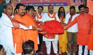 विधायक काश्यप व महापौर पटेल की उपस्थिति में पूजा-अर्चना के बाद भव्य चुनरी यात्रा रवाना, आज तड़के श्री गढ़खंखाई माता को ओढ़ाई जाएगी चुनरी