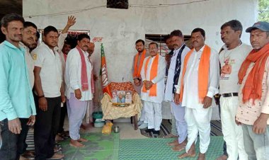 प्रवासी कार्यकर्ता के रूप में विधायक दिलीप मकवाना ने एक दिन एक बूथ पर बिताया, कन्या पूजन भी किया