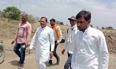 धोलका-उमरथाना के बीच बन रही 4.83 करोड़ की सड़क, गुणवत्ता जांचने विधायक दिलीप मकवाना ने किया औचक निरीक्षण, ठेकेदार को दी यह चेतावनी...