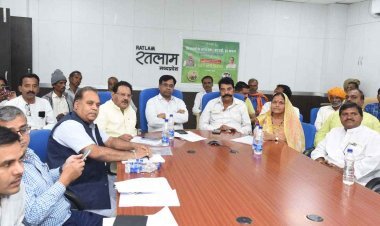 मुख्यमंत्री चौहान ने रतलाम जिले के वर्षा व ओलावृष्टि पीड़ित 1760 किसानों के बैंक खातों में डाले 1 करोड़ 52 लाख रुपए