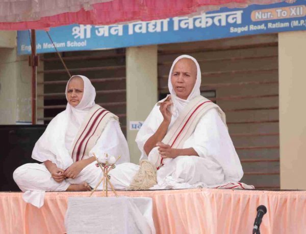 भगवान महावीर के 2622 वें जन्म कल्याणक महोत्सव पर अहिंसा दर्शन को दुनिया में फैलाने का लिया संकल्प, गुणानुवाद सभा हुई, चल समारोह भी निकला