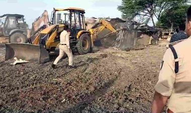 रेप के आरोपी के अतिक्रमण पर चला बुलडोजर, पीड़िता को एक लाख की आर्थिक सहायता स्वीकृत, धरने पर बैठे विधायक व कांग्रेस निकालेगी पैदल मार्च