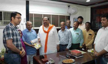 भाजपा के विशेष जनसंपर्क अभियान में विधायक चेतन्य काश्यप का चार्टेड अकाउंटेंट केदार अग्रवाल ने किया अभिनंदन