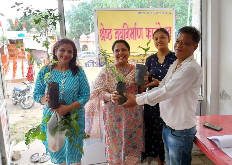 श्रेष्ठ नवनिर्माण फाउंडेशन ने निःशुल्क बांटे पौधे ताकि भावी पीढ़ी को जिंदा रहने के लिए ऑक्सीजन दुकानों से नहीं खरीदना पड़े