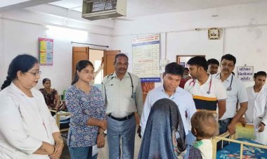 जिला अस्पताल की OPD में परेशान हो रहा था वृद्ध मरीज, नवागत सिविल सर्जन डॉ. सागर ने भिजवाया इमरजेंसी वार्ड, स्टाफ से बोले- संवेदनशीलता बरतें