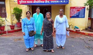 किराने की दुकान के पास खड़ी थी महिला, पुलिस ने ली तलाशी तो बैग में मिला 1 किलो 424 ग्राम गांजा