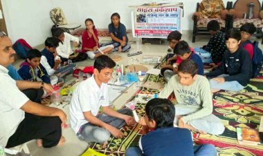 डोरी पर गुब्बारे से बने रॉकेट को दौड़ाकर सीखा न्यूटन का नियम, संवेग संरक्षण का कॉन्सेप्ट भी जाना