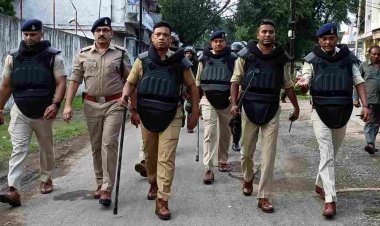 शहर के संवेदनशील क्षेत्रों में पुलिस ने किया फ्लैग मार्च, त्योहार शांति से मनाने की अपील की