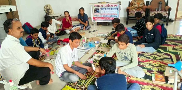 डोरी पर गुब्बारे से बने रॉकेट को दौड़ाकर सीखा न्यूटन का नियम, संवेग संरक्षण का कॉन्सेप्ट भी जाना