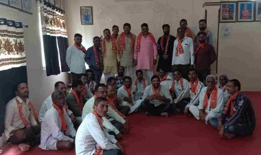 बिलपांक सरपंच, उपसरपंच और पंचों ने कार्यकर्ताओं के साथ छोड़ी कांग्रेस, भाजपा की ग्रहण की सदस्यता