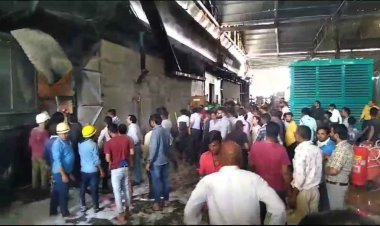 कटारिया प्लास्टिक प्राइवेट लिमिटेड में लगी भीषण आग, कवरेज करने पहुंचे मीडियाकर्मी से फैक्टरी स्टाफ ने की गुंडागर्दी, मोबाइल छीने, पत्रकारों में रोष
