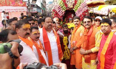 शिवमय सोमवार : विधायक काश्यप ने श्री गढ़कैलाश तो मकवाना ने विरुपाक्ष महादेव की सवारी का किया स्वागत, कलेक्टर ने उतारी रत्नपुरी के महाराजा की आरती