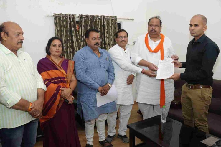 रतलाम में प्रियंका गांधी और कमलनाथ के विरुद्ध FIR दर्ज करने के लिए विधायक चेतन्य काश्यप एवं भाजपा ने एसपी  राहुल कुमार लोढ़ा को  सौंपा ज्ञापन