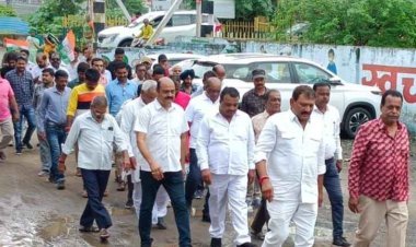 भारत जोड़ो यात्रा के एक वर्ष पूर्ण होने पर शहर कांग्रेस ने निकाली पदयात्रा, कांग्रेस के पांच संकल्पों का स्मरण कराया