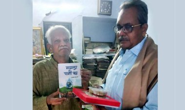 सेवानिवृत्त आईजी सतीश सक्सेना ने प्रो. अज़हर हाशमी के घर पहुंचकर जानी उनकी कुशलक्षेम, हाशमी ने किया सम्मान