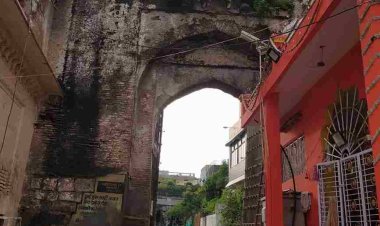 मिट रहा रतलाम का इतिहास ! सूरजपौर स्कूल की जमीन पर भू-माफिया का कब्जा, कलेक्टर से लेकर पीएम तक लगाई कब्जा हटाने के लिए गुहार