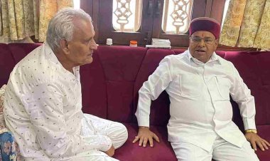 कर्नाटक के राज्यपाल गेहलोत ने पूर्व गृहमंत्री कोठारी से घर पहुंच कर मुलाकात की, ABVP के पूर्व पदाधिकारियों ने किया स्वागत