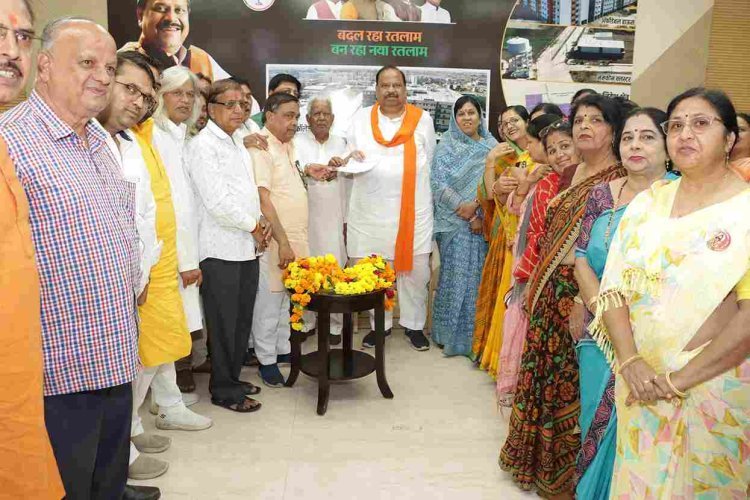 सर्व ब्राहम्ण महासभा ने विधायक चेतन्य काश्यप का स्वागत कर शहर का एक चौराहा परशुराम के नाम पर करवाने के लिए सम्मान-पत्र सौंपा