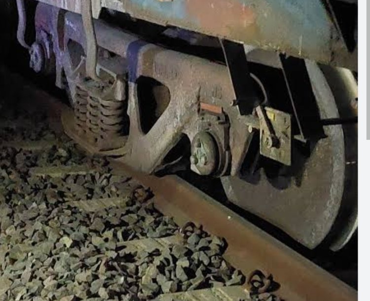 रेल हादसा : रतलाम रेल मंडल में दुरंतो ट्रेन बेपटरी, कोई जनहानि नहीं, राहत दल रवाना