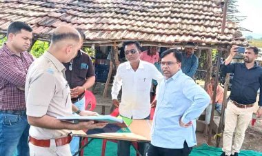 मिशन इलेक्शन 2023 : कलेक्टर सूर्यवंशी ने एसपी लोढ़ा के साथ इंटर स्टेट चैक पोस्ट का किया निरीक्षण, बांसवाड़ा कलेक्टर व एसपी के साथ सुरक्षा प्रबंधों पर की चर्चा